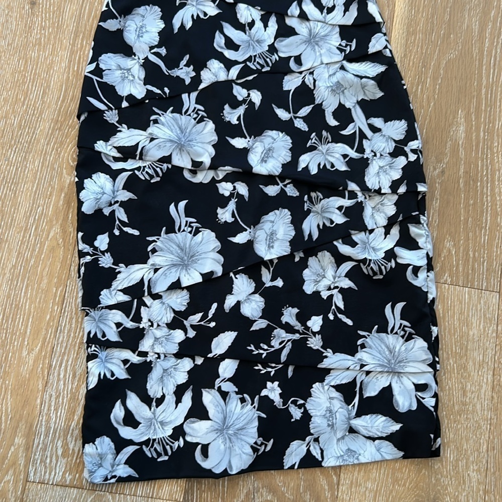 White House Black Market Instantly Slimming Dress - Picture 5 of 9